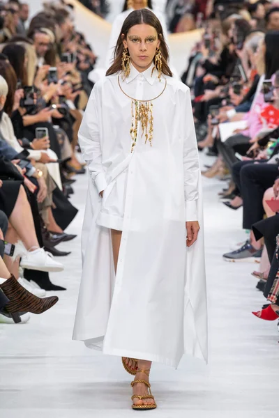Look 15